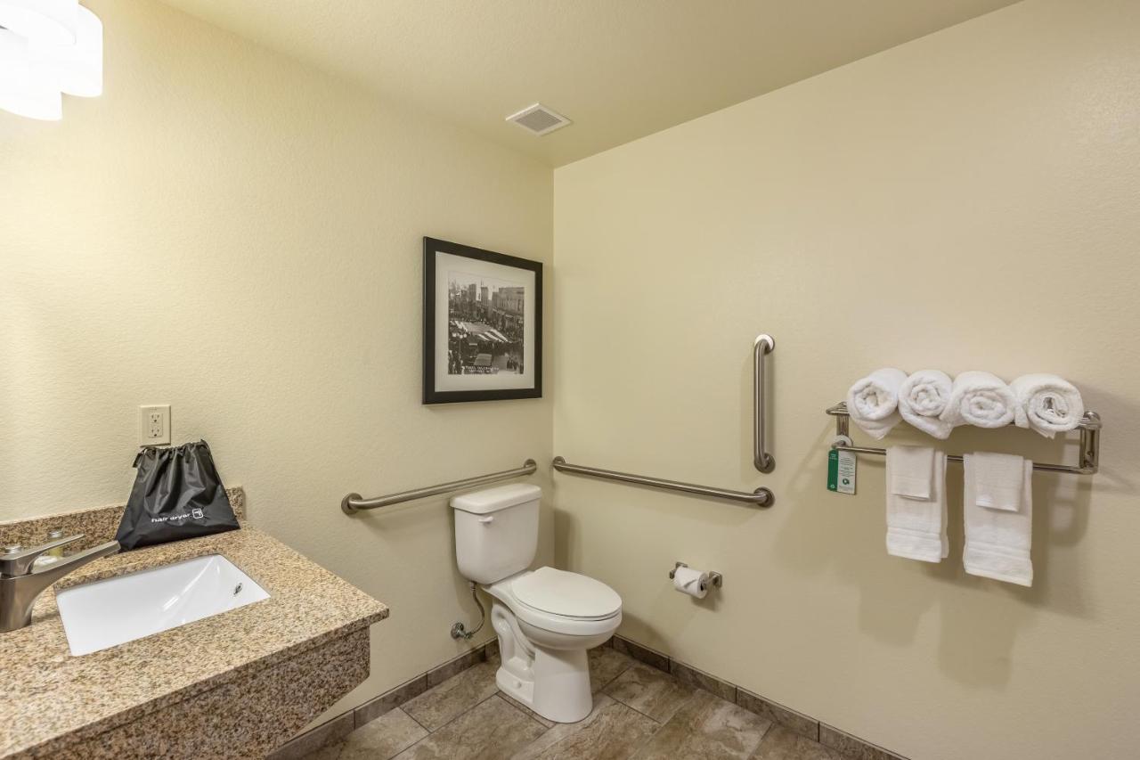 Cobblestone Inn & Suites Fairfield Bay 外观 照片