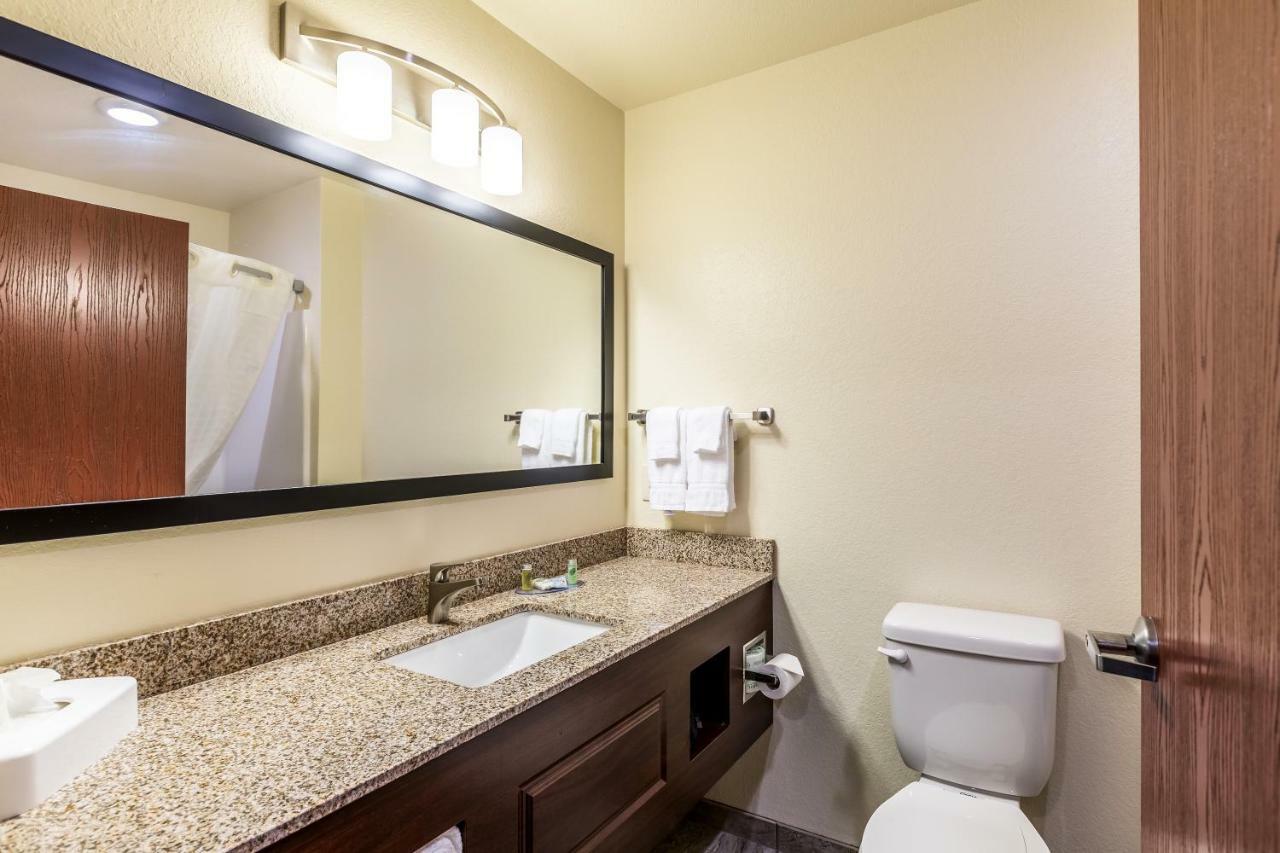 Cobblestone Inn & Suites Fairfield Bay 外观 照片